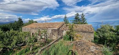 Terreno con fabbricato a Vena - Piedimonte Etneo