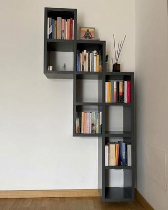 Libreria sospesa