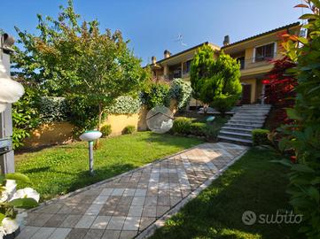 VILLA A SCHIERA A TIVOLI