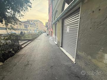 NEGOZIO A GENOVA