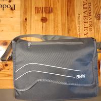 Borsa tracolla BMW con accessori auto