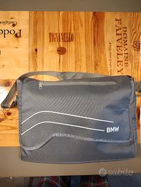 Borsa tracolla BMW con accessori auto