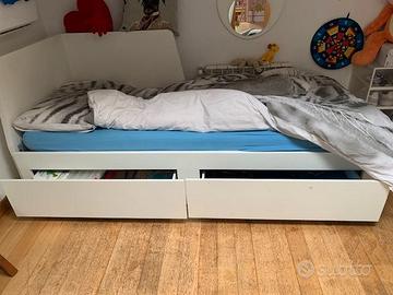 Camerina composta da letto, armadio e scrivania