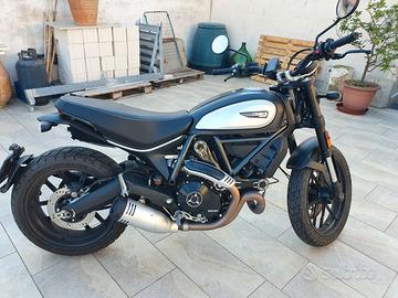 DUCATI ICNO DARK 800