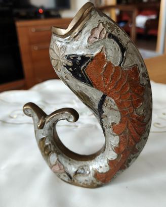 vaso a forma di pesce in bronzo smaltato 