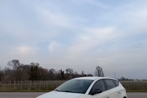 Lancia Delta 1.6 MJT DPF 105 CV Silver