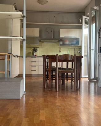 Appartamento di 100 m² con 4 locali e box auto a M