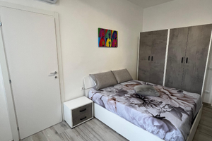 Stanza arredata caserta centro