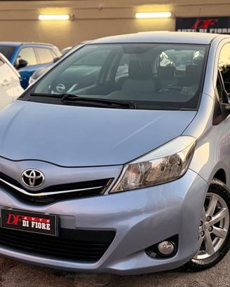 Toyota Yaris 1.4 D-4D 90CV NAVI AUTOMATICA