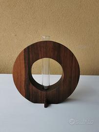 Vaso monofiore in legno fatto a mano