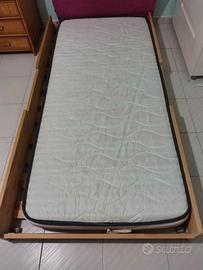 Letto legno, mobiletto bagno e altri accessori