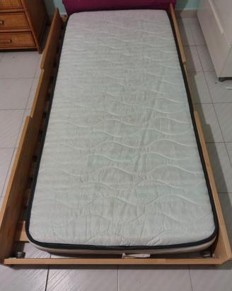 Letto legno, mobiletto bagno e altri accessori