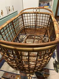 Culla vintage artiginale con ruote