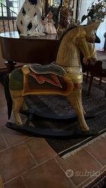 Cavallo a dondolo vintage