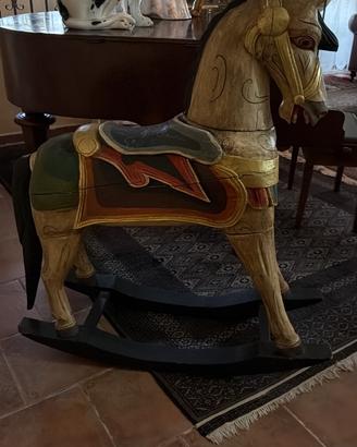 Cavallo a dondolo vintage