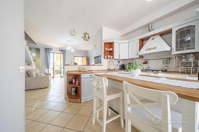 VILLA A SCHIERA A ROMA