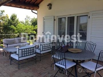 Villa di 260 m² con più di 5 locali a Capalbio