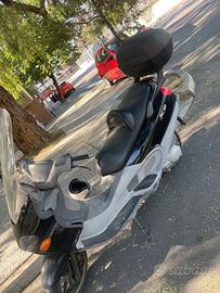 Piaggio x9