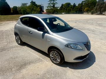 Lancia Ypsilon natural power benzina metano NEOPAT