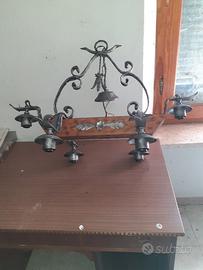 lampadario in ferro e legno 