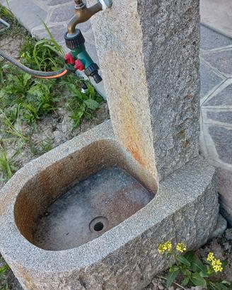  Fontana in pietra da giardino ..altezza 90 c