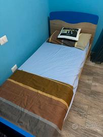 Letto  singolo con materasso  scrivania comodino