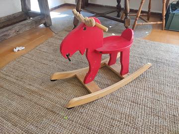 Dondolo a forma di renna