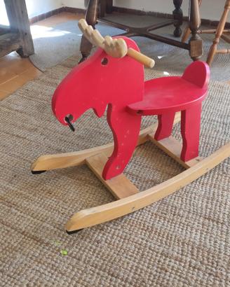 Dondolo a forma di renna