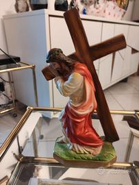 Statuetta Gesù Cristo porta la croce