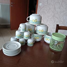 6 tazze,6 tazzine con piattino e contenitore 
