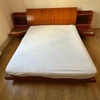 Letto matrimoniale in ciliegio, con comodini