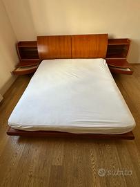 Letto matrimoniale in ciliegio, con comodini