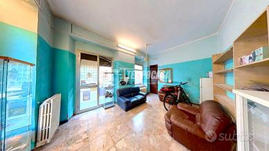 Negozio a Torino Via sesia 2 locali