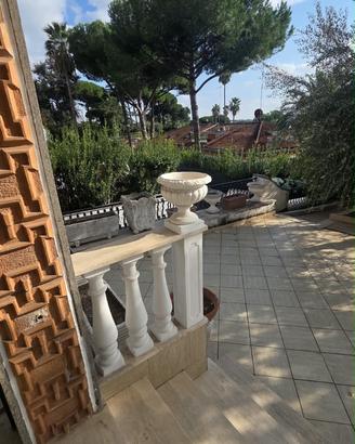 n. 3 Vasi eleganti per giardino