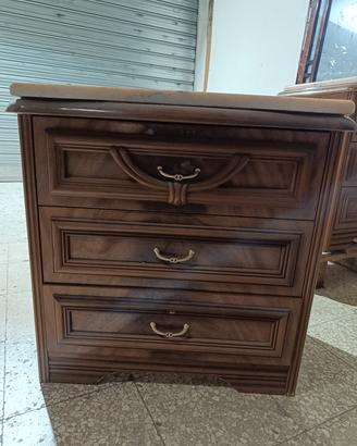 coppia di comodini in legno con piano in marmo