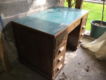 Cassettiera  e scrivania universitaria