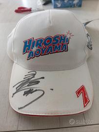 cappello firmato da hiroshi aoyama