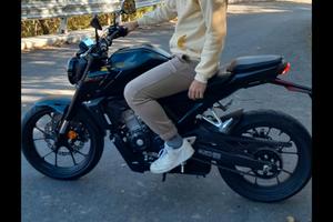 Honda cb125 r