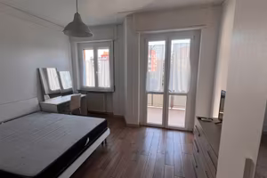 camera con balcone per lavoratrice o studentessa
