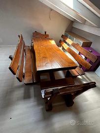Tavolo rustico con panche