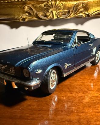 Ford Mustang 1/18 Solido