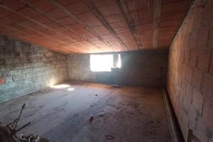 Solo tramezzata, immobile da ultimare