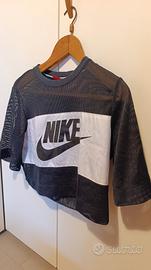 Due magliettine crop top traforate nere Nike 