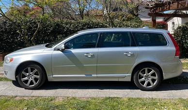 Volvo V70 D4 Momentum 2013 autom. pelle navigatore
