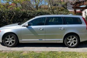 Volvo V70 D4 Momentum 2013 autom. pelle navigatore