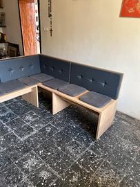 Panca angolare completa di cuscini