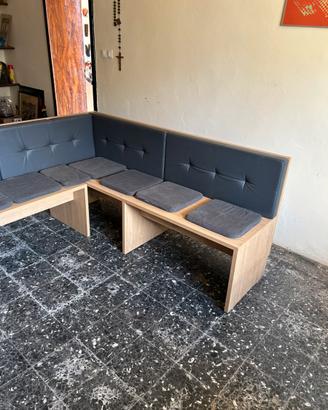 Panca angolare completa di cuscini