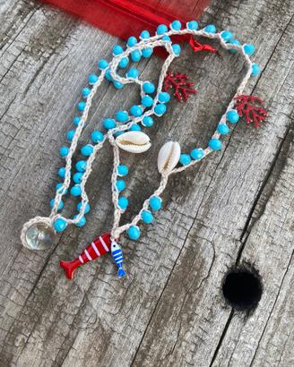Collana con pesce conchiglie e coralli