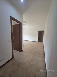 Appartamento di 100 m² con più di 5 locali e box a