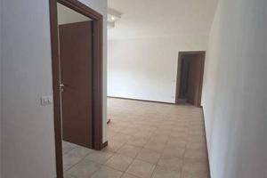 Appartamento di 100 m² con più di 5 locali e box a